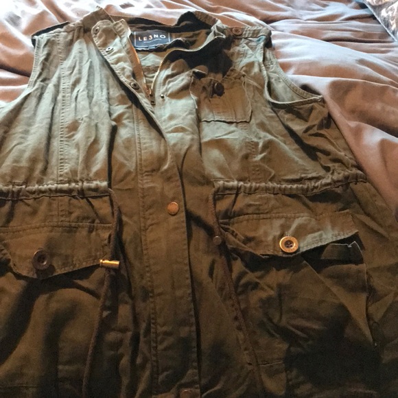 Vest - Picture 4 of 4